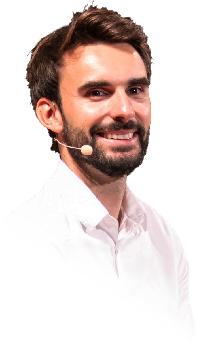 Alexandre Leclair sur scène, micro-casque, lors d'une conférence ALTI TRADING.